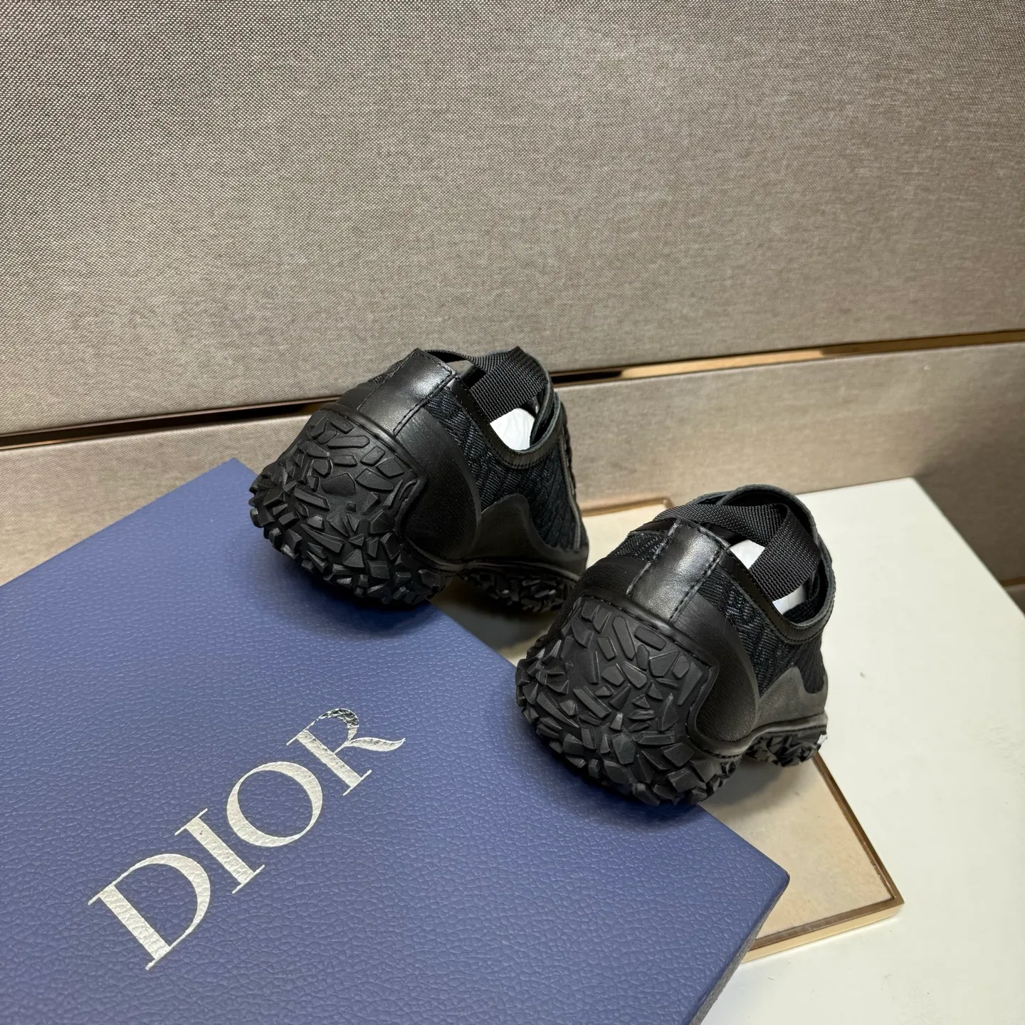 ⬛️Men's shoes 💰p442 [Dior~] Men's casual shoes 2025z cabinet sales simultaneously 🔶Size: 39-44 #️⃣ 🔷2 colors🔜The upper is made of multi-material splicing➕Genuine leather lining, comfortable and breathable, sole: original comfortable and wear-resistant outsole, ⚠️Real shot📱Photographed🎬The real thing is better📢📢📢